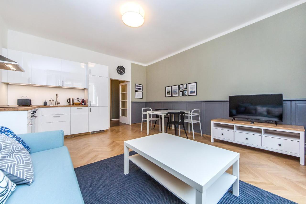 Flora Apartment