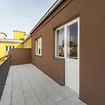 Flora Apartments