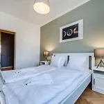 Flora Apartments
